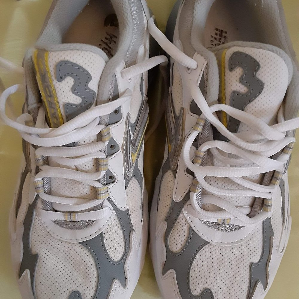 BROOKS RUNNING SHOES, SNEAKERS, Size 9